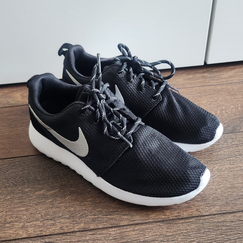 Nike sneakers size 5